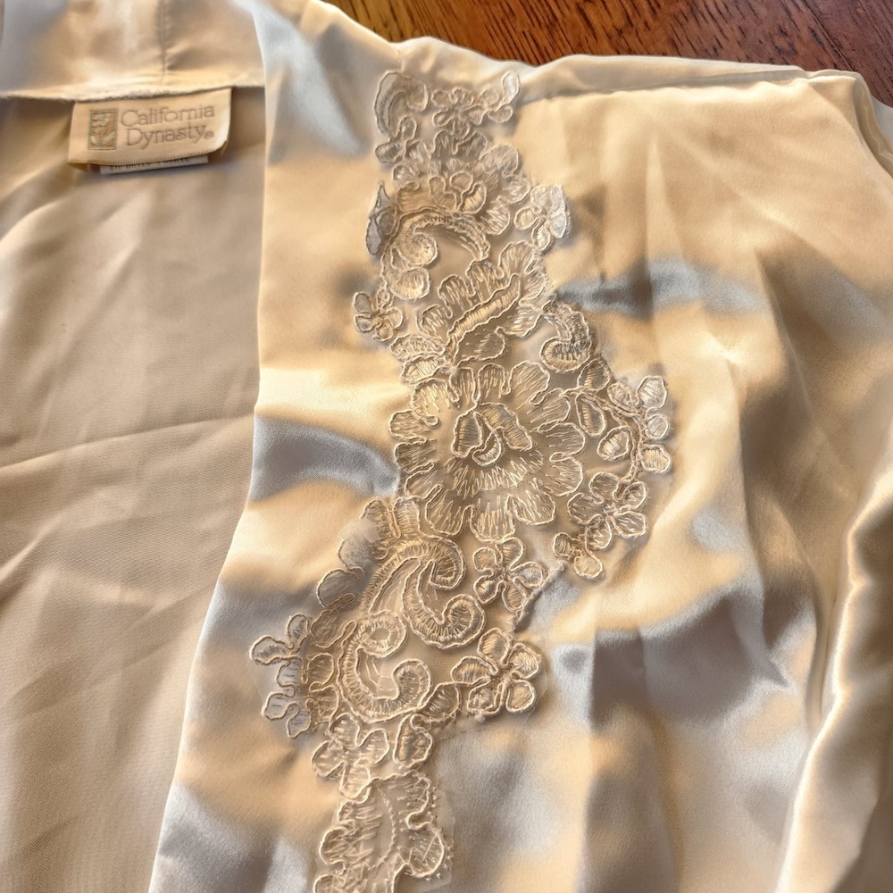 California Dynasty Robe Womens White Lace‎ Collar Bridal Wedding Satin Vintage - Picture 2 of 10